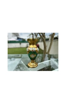 Bohemia Glass El Yapımı Zümrüt Yeşili Altın Varaklı Ve Çiçek Motifli Koleksiyonluk Kristal Vazo Altın Altın Bohemia Glass El Yapımı Zümrüt Yeşili Altın Varaklı Ve Çiçek Motifli Koleksiyonluk Kristal Vazo Altın Altın