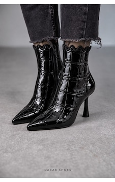 Dabab Shoes Carmen Kadın Siyah Kroko Rugan Sivri Burun Fermuarlı Sıcak Astarlı 7 Cm İnce Topuklu Bot Bootie Dabab Shoes Carmen Kadın Siyah Kroko Rugan Sivri Burun Fermuarlı Sıcak Astarlı 7 Cm İnce Topuklu Bot Bootie