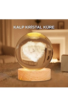 Buğz Ahşap Standlı Kalp Motifli Işıklı Cam Küre Hediye Seçeneği Buğz Ahşap Standlı Kalp Motifli Işıklı Cam Küre Hediye Seçeneği