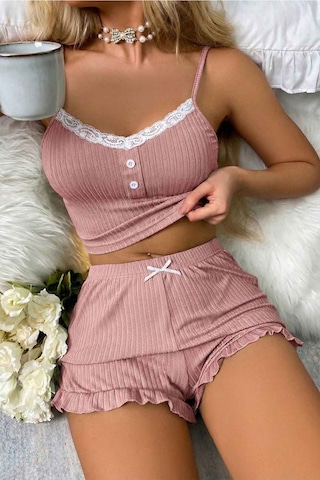 Merry See Dantelli Askılı Crop Üst Ve Fırfır Paça Mini Şortlu Pijama Takım Pembe