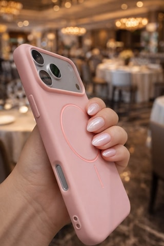 Apple iPhone 17 Pro Max Uyumlu İçi Kadife Magsafe Wireless Şarz Özellikli Pembe Renkli Telefon Kılıfı Resimdeki