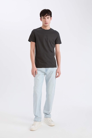 DeFacto %100 Pamuk Slim Fit Dar Kesim Bisiklet Yaka Baskılı Kısa Kollu Tişört D5566AX25SPAR221
