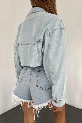 Mavi Çift Cepli Lazer Kesim Yıkamalı Crop Denim Ceket Bcdf-235408 Çok Renkli