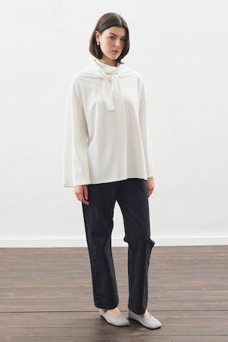 Yüksek Yaka Bağlamalı Bluz Ekru Ekru