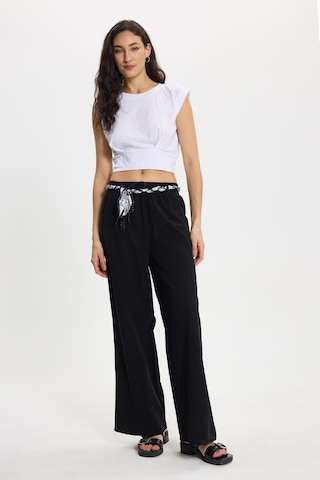 Tudors Kadın Slim Fit %100 Pamuk Pileli Yumuşak Doku Beyaz Bisiklet Yaka Crop Bluz-50392
