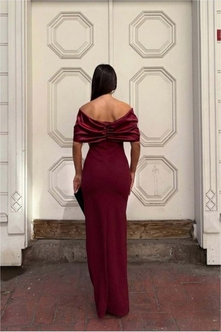 Lior Design Kadın Modern Esnek Saten Kumaş Carmen Yaka Yırtmaçlı Abiye Elbise Bordo