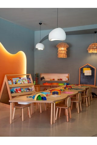 Woodnjoy 8 Parçalı Üçgen Etkinlik Masası 16 Kişilik Kahverengi