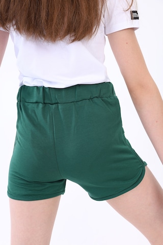 Toontoy Kız Çocuk Yıldız Arma Nakışlı Şort Yeşil