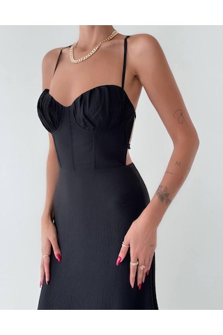 Fashion Cocktail Feminen Büstiyer Detaylı Korsajlı Drapeli Üst Bölüm Akışkan Saten Etekli Maxi Elbise Siyah