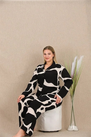 Angbutik Büyük Beden Siyah Beyaz Desenli Düğmeli Uzun Kol Viskon Pijama Takımı Görsel
