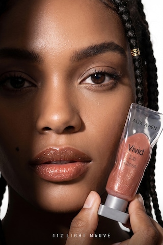 Parlak Bitişli Nemlendirici E Vitaminli Dudak Parlatıcı - Vivid Lipgloss 112 Light Mauve 0