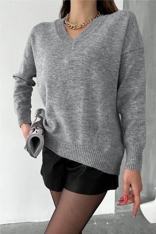 Femelle Kadın Gri V Yaka Standart Beden Oversize Basic Triko Kazak