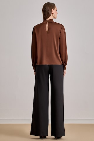 Dökümlü Kahverengi Saten Bluz Kahverengi