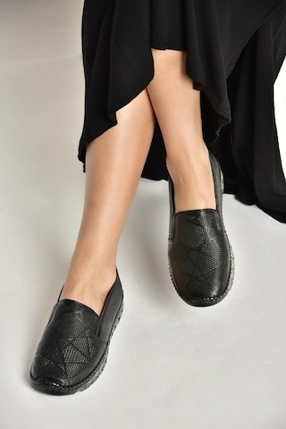 Fox Shoes Y555117003 Siyah Hakiki Deri Comford Ortopedik Taban Kadın Ayakkabı Siyah