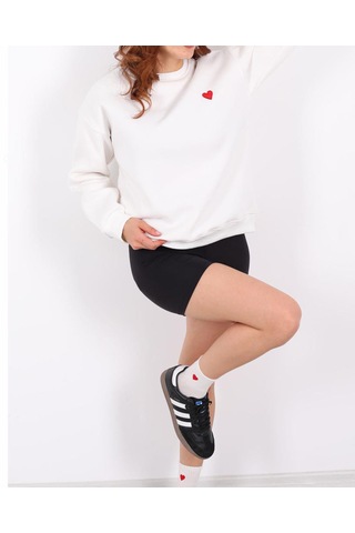 İs Berceste Kadın Bisiklet Yaka Kalp Nakışlı 3 İplik Şardonlu Sweatshirt Beyaz