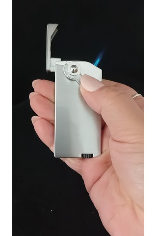 Minimalist İnce Slim Gümüş Renk Yenilikçi Gazlı Jet Alev Çakmak Çok Renkli