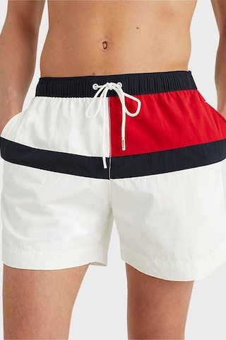 Tommy Hilfiger Erkek Mayo Short UM0UM02744 YBR BEYAZ Beyaz