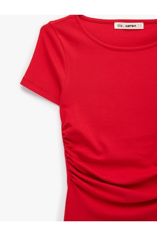 Koton Pamuklu Slim Fit Kayık Yaka Kısa Kollu Drapeli Tişört Kırmızı 7wal10350ık