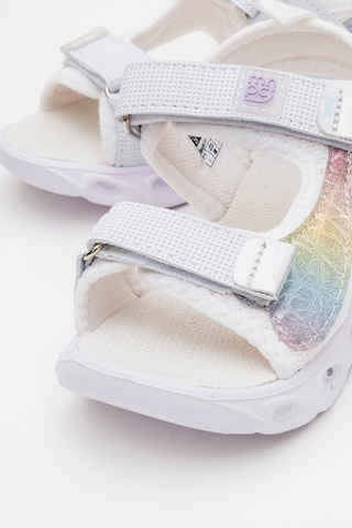 Mnpc Kız Çocuk Beyaz Işıklı Anatomik Hafif Günlük Sandalet 25y3s100651 Beyaz