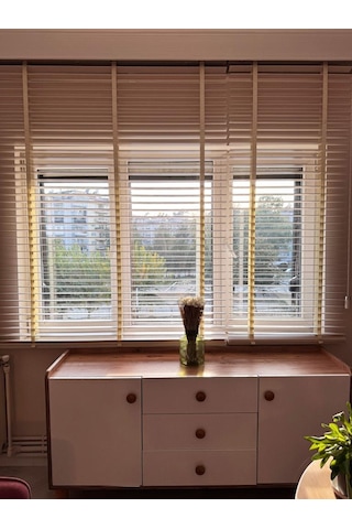 Beyaz Gerçek Ahşap Jaluzi 50mm Zincirli Redüktörlü Kurdelalı Ajs1001 Beyaz