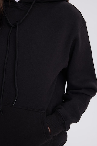 Tudors Kadın Relax Fit Rahat Kesim Pamuklu Kapüşonlu Kanguru Cepli Siyah Sweatshirt-39933 SiYAH