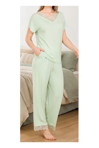 Bicomi Viskon Nefes Alan & Terletmeyen Dantel Detaylı Rahat Kesim Açık Yeşil Pijama Takımı