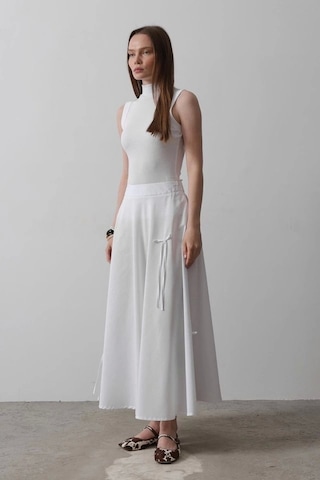 Defymoda Fiyonk Kloş Etek - Beyaz Beyaz