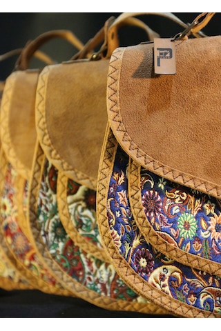 Pujiva, Büyük Boy, Etnik, Kilim Desenli, El Ve Omuz Askılı, Fermuarlı, Kilitli, Desenli Çanta En 27 Boy 23 Lacivert