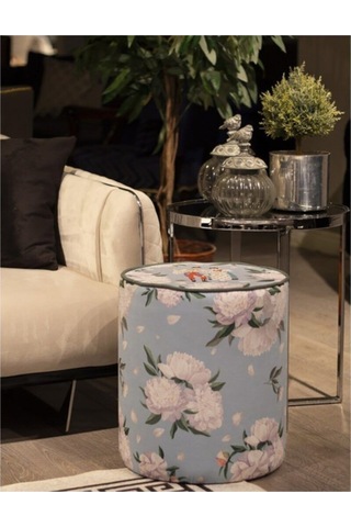 Blue-whıte Rose Puf Kumaşı Süettir. Uluslararası Solmama Sertifikasına Sahiptir. Çok Renkli