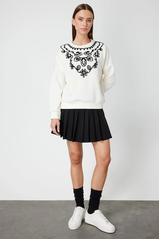 On Fashion Kadın Yakası İşlemeli Ekru Sweatshirt 66357 Ekru