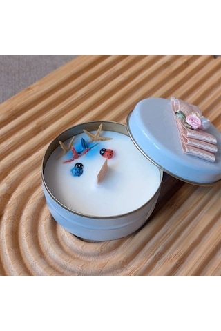 Uretti - Ayşe 7362 9687 El Yapımı Vanilya Kokulu Metal Kutuda Mum - 3 X 7 Cm