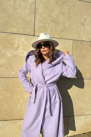 Kadın Lila Kruvaze Yaka, Kapüşonlu, Çift Cepli, Beli Kemerli, Uzun Kaşe Kaban Astarsız Lila
