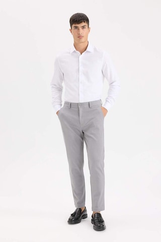DeFacto Tailored Fit Normal Kesim Düz Paça Her Yöne Esneyen Yazlık Kumaş Pantolon C7508AX25SPGR370