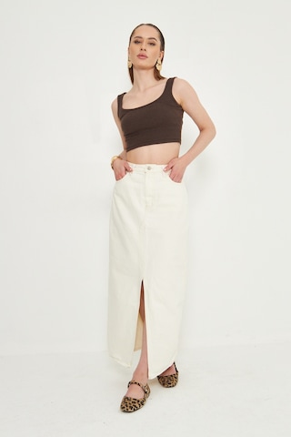 Beyaz Uzun Onden Yirtmacli Spor Denim Etek Beyaz