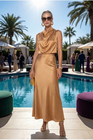 Fashion Cocktail Degajeli Dökümlü Yaka Yumuşacık Saten Kumaşlı Kolsuz Bluz Yüksek Bel Etek Abiye Davet Kokteyl Takım Camel