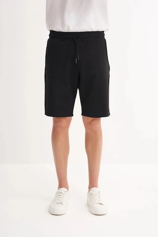 Cazador Slim Fit Dar Paça Likralı Örme Bermuda Şort 60820 Siyah