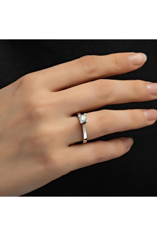 4 Tırnaklı Swarovski Taşlı 925 Gümüş Tektaş Yüzük