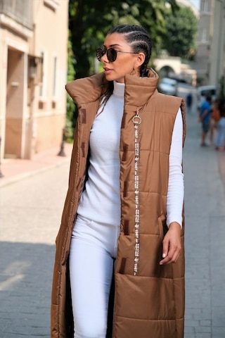 Keyifli Moda Kadın Kahverengi Dik Yaka Şerit Detaylı Cepli Uzun Şişme Yelek