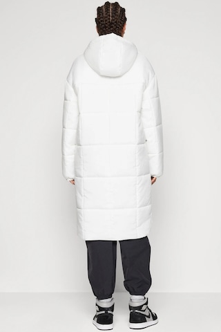 Nike Therma Fit Classic Kadın Günlük Stil Mont Beyaz Beyaz
