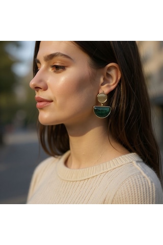Yeşil Taşlı Minimal Küpe - Altın Renk Detaylı Zarif Tasarım Çok Renkli