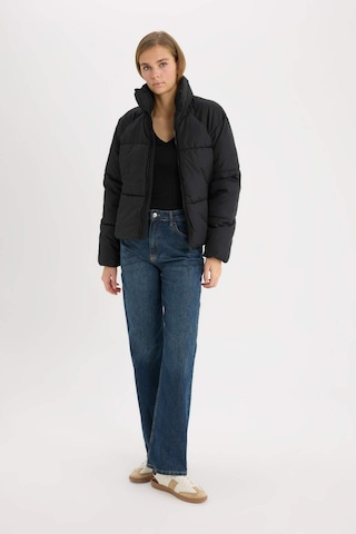 DeFacto Regular Fit Şişme Mont Fermuarlı Cepli E7385AX24WNBK27 Siyah