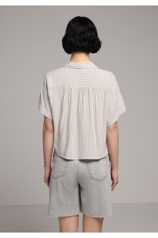Colin's Colins Fashion Fit Shirt Neck Çizgili Kadın Yeşil Kısa Kol Gömlek Cl1081472 Q1.v1 Sag Çok Renkli