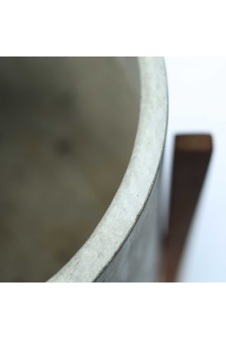 Berlin Ahşap Ayaklı Yuvarlak Beton Saksı M Gri