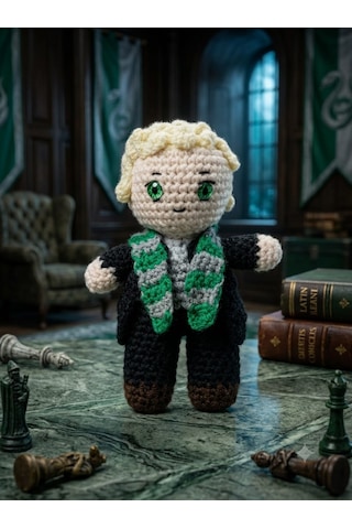 Okulun Cübbeli Sarı Saçlı Büyücü Amigurumi Örgü Oyuncak - Film Karakteri Hediyelik Figür 12 cm