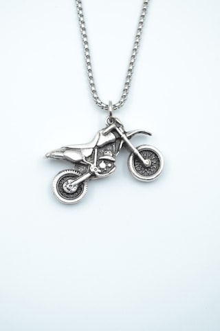 Cross Motor Örme Zincir Kolye Gümüş Cross Motor Örme Zincir Kolye Gümüş