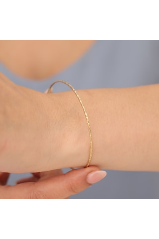 925 Ayar Mikron Altın Kaplama Dövü Desenli Ajda Gümüş Bilezik - Bv00100 Gold