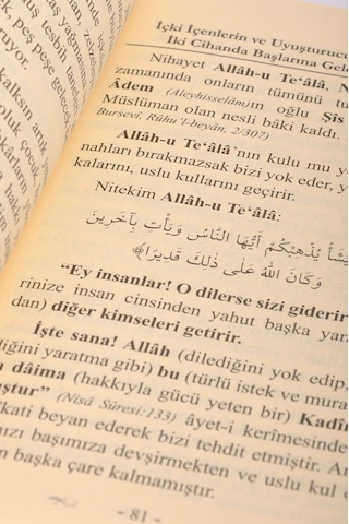 Içki Uyuşturucu Kullananların Iki Cihanda Başlarına Gelecek Belal