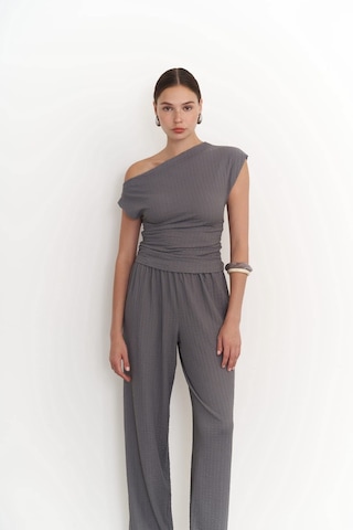Mai Collection Mai Studios Co. Sona Füme Asimetrik Bluz Pantolon Takım Füme