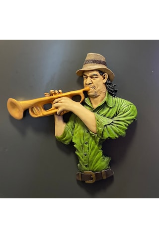 Trompet Çalan Müzisyen Adam