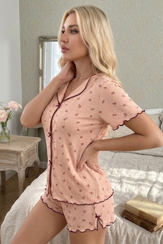 Bella Notte Pembe Romantik Çiçek Desenli Fiyonk Süslemeli Kısa Kollu Şortlu Pijama Takımı
